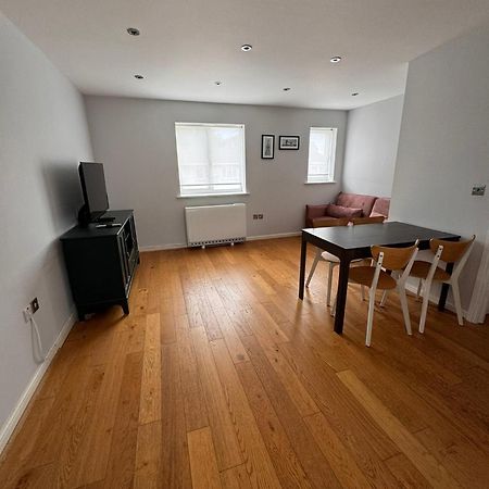 2-Bedroom Flat Walking Distance To Excel London - Perfect Location! Εξωτερικό φωτογραφία